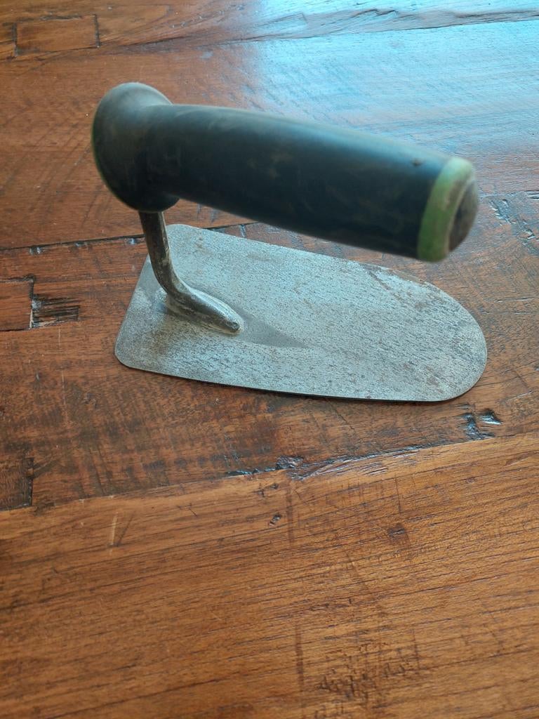 Rechtse troffel., Doe-het-zelf en Verbouw, Gereedschap | Handgereedschap, Ophalen of Verzenden, Zo goed als nieuw