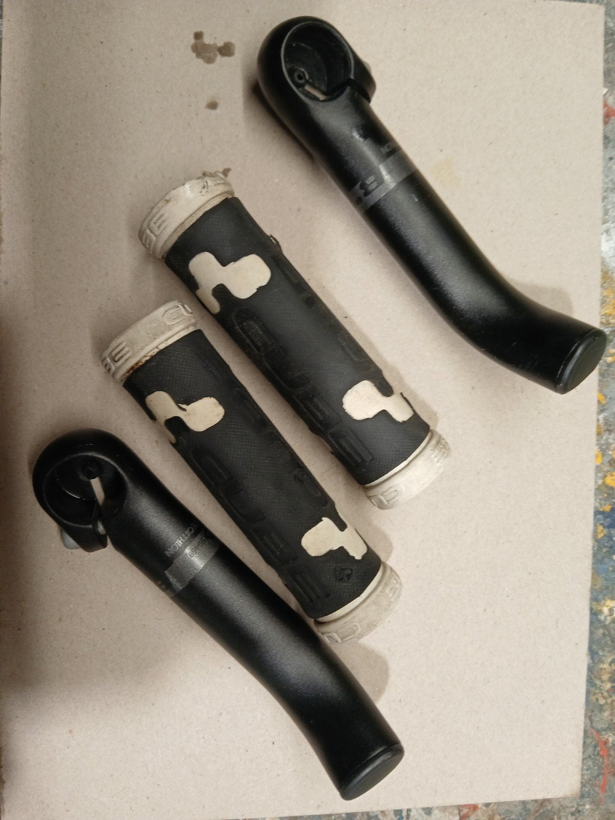 Handgrepen en handvatten voor mountainbike/hybride, Ophalen, Gebruikt, Cube