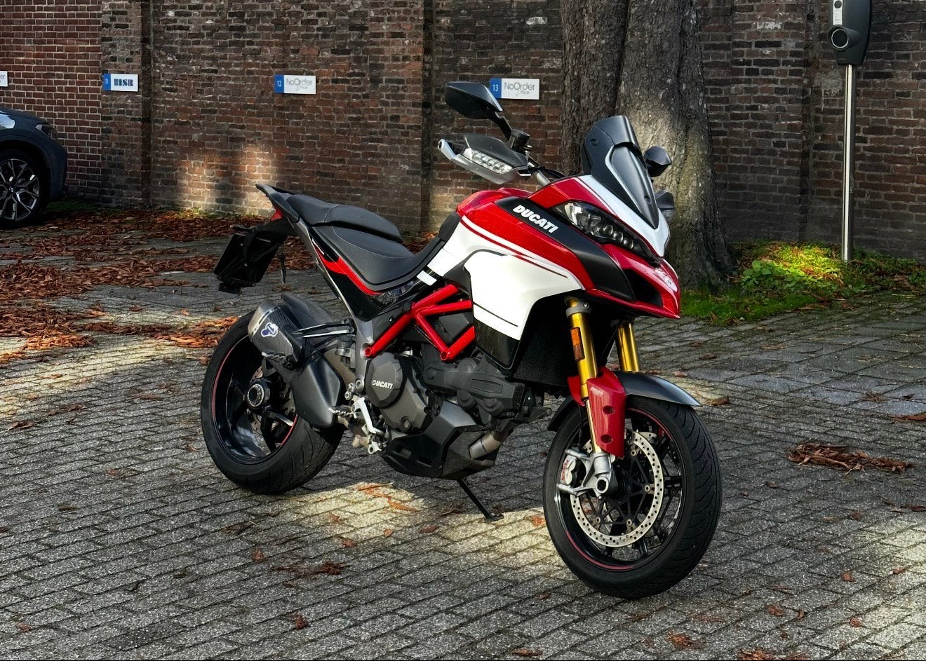 Ducati Multistrada Pikes Peak met Custom Akrapovic Uitlaat, Motoren, 2 cilinders, Sportuitlaat, Motorrijbewijs A, Meer dan 35 kW