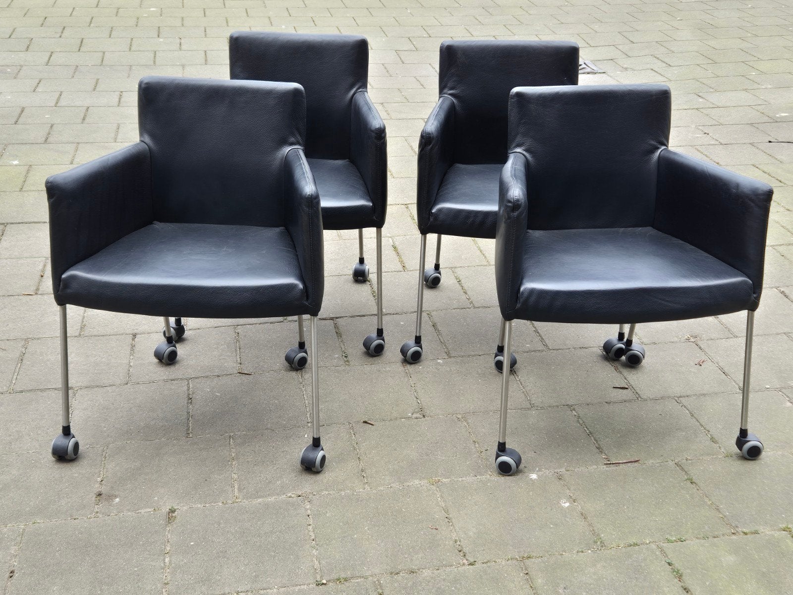 4 comfortabele design, lederen eetkamerstoelen, model Tiba, Ophalen, Gebruikt, Zwart, Design