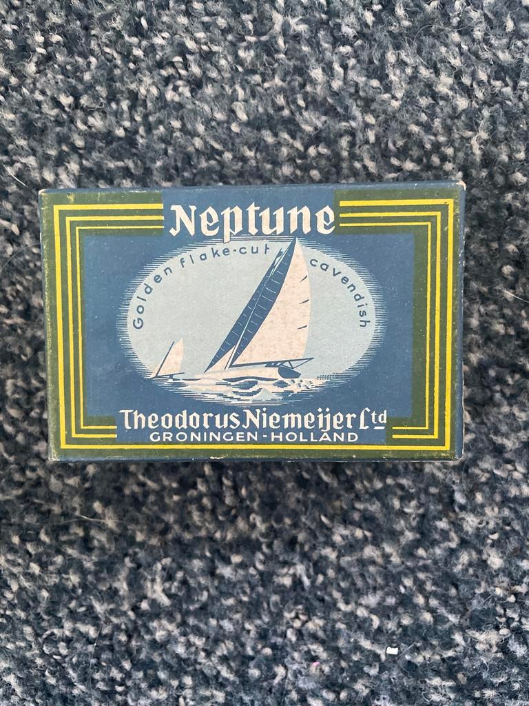 Vintage Neptune Golden Flake-Cut Cavendish tabaksdoos, Ophalen of Verzenden, Gebruikt, Verpakking