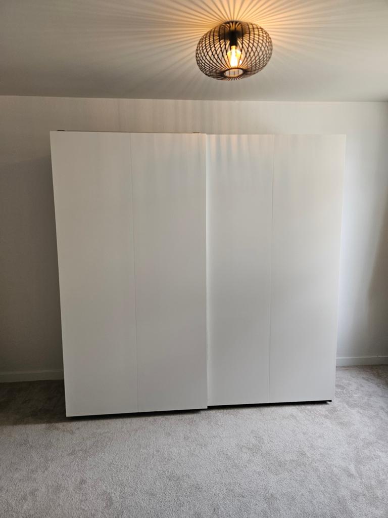 Donkerbruine IKEA Pax kast met witte schuifdeuren, Huis en Inrichting, Kasten | Kledingkasten, Gebruikt, 200 cm of meer, 150 tot 200 cm
