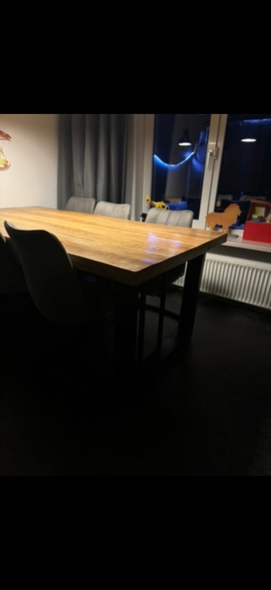 Robuuste eettafel van massief hout, Huis en Inrichting, Tafels | Eettafels, Ophalen, Gebruikt, 100 tot 150 cm, Vijf personen of meer