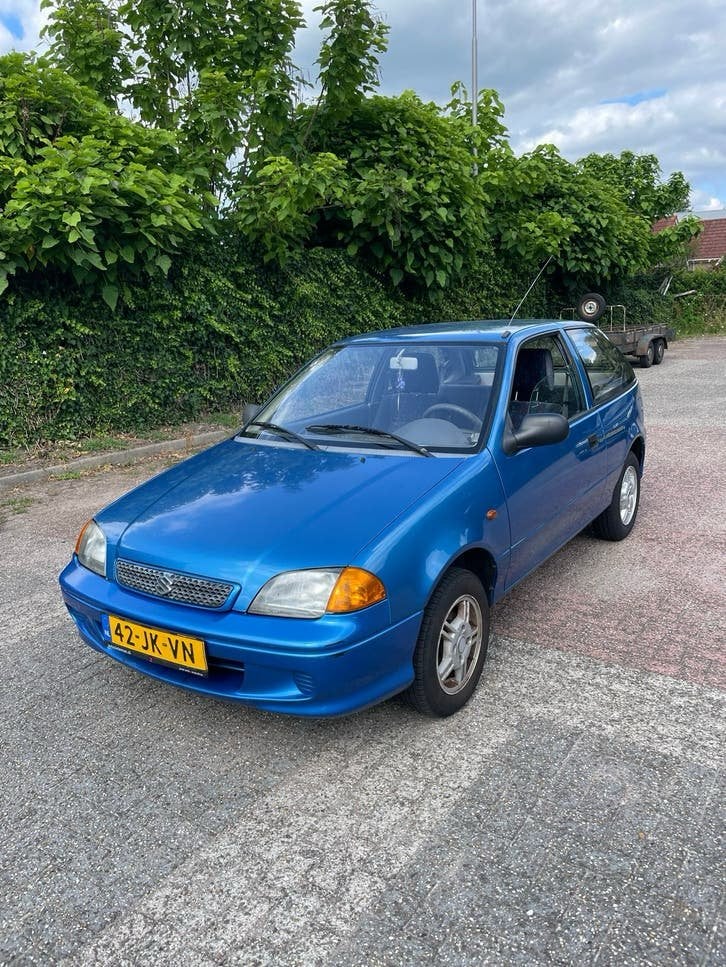 Suzuki Swift 1.0 2002, Voorwielaandrijving, 53 pk, 18 €/maand, Blauw
