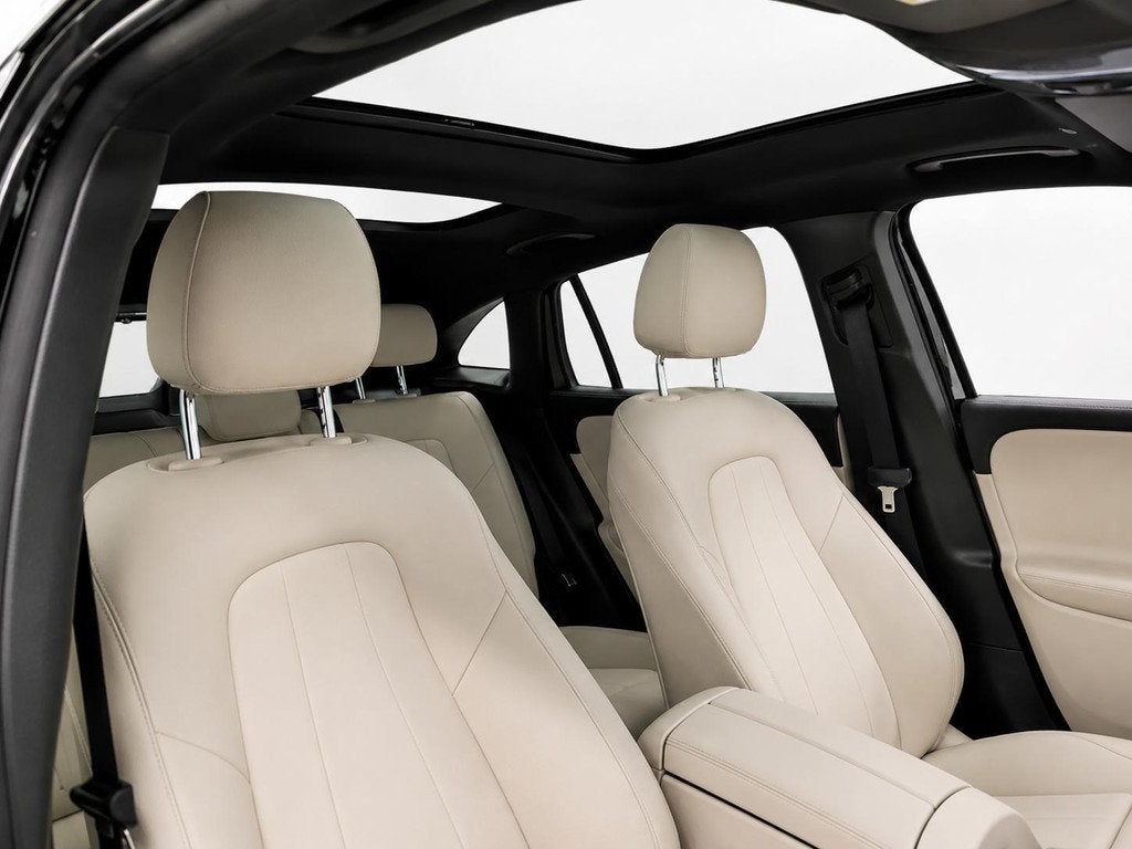 Mercedes-Benz EQA 250 Business Solution Luxury 67 kWh Panora, Auto's, Mercedes-Benz, 1940 kg, Gebruikt, 750 kg, 190 pk