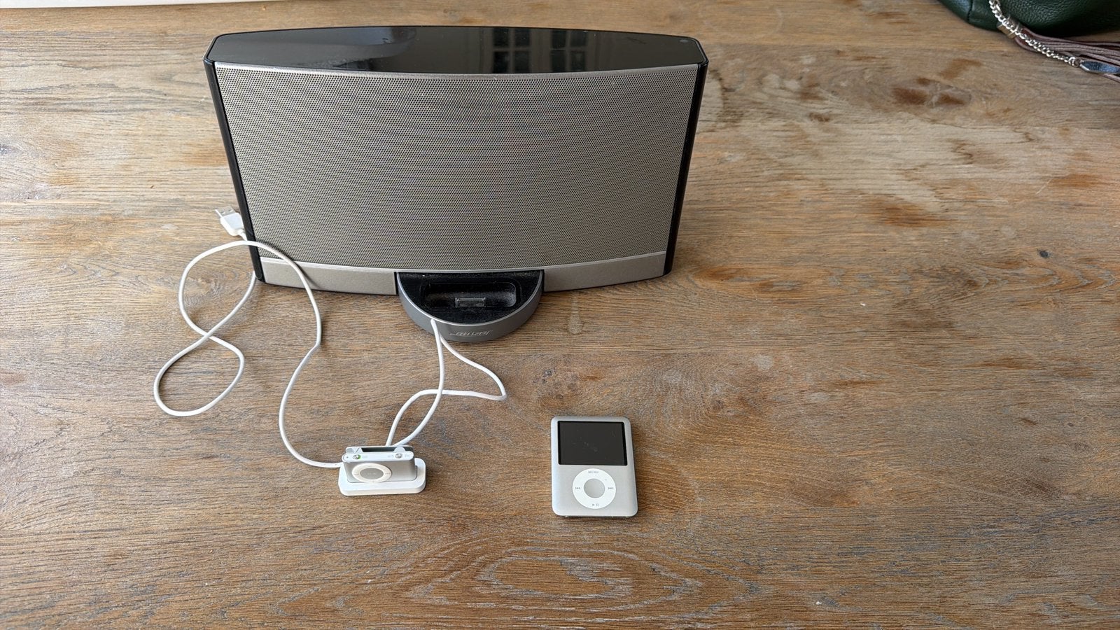 2 ipods en een bose box om een ipod in te plaatsen, Ophalen of Verzenden, Gebruikt, Classic