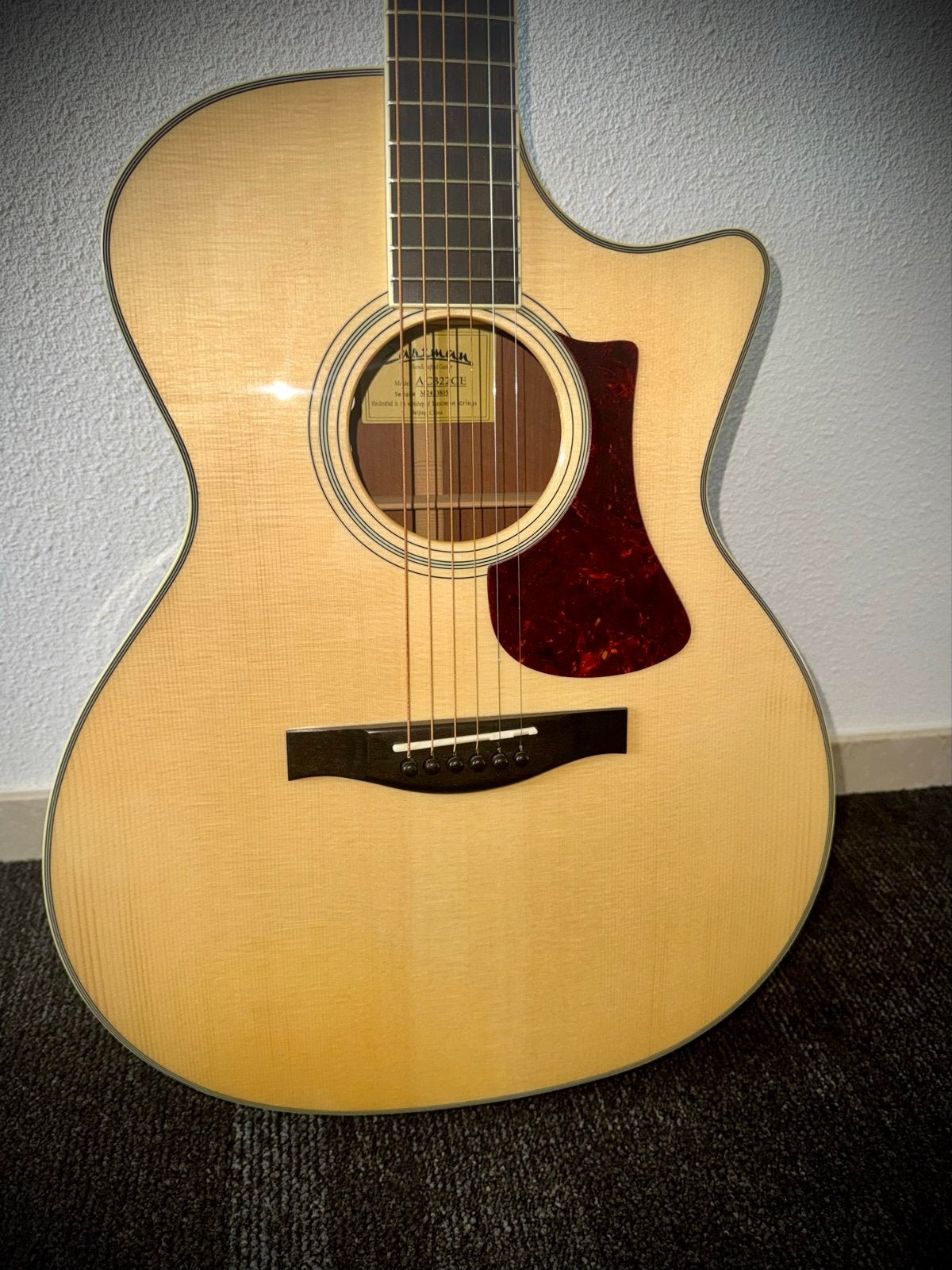 Eastman AC-322CE met koffer, Ophalen, Zo goed als nieuw, Western- of Steelstringgitaar, Met koffer