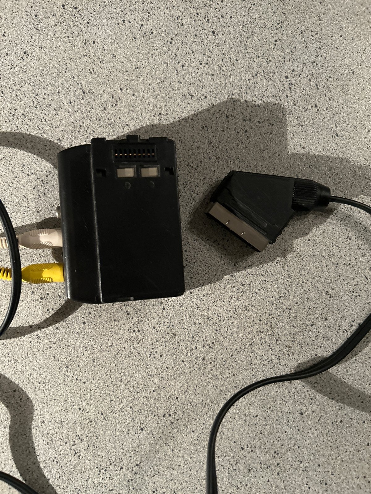 Sharp A/V Pack QJAKZ0005TAZZ met SCART-kabel, Audio, Tv en Foto, Videocamera's Digitaal, Zo goed als nieuw, Overige typen, Overige soorten