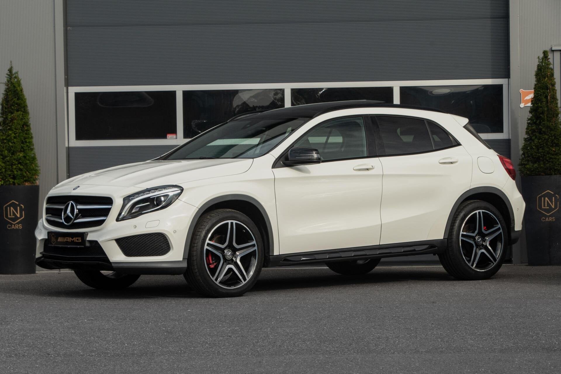 Mercedes GLA-klasse 200 AMG | Pano| Apple Carplay | Camera, Gebruikt, Wit, 1595 cc, Bedrijf