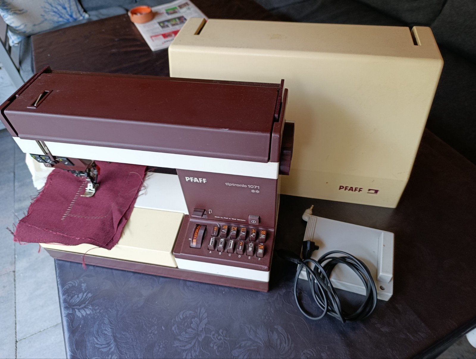 Foto 3 van Pfaff Tiptronic 1071 Naaimachine met Dubbel Transport