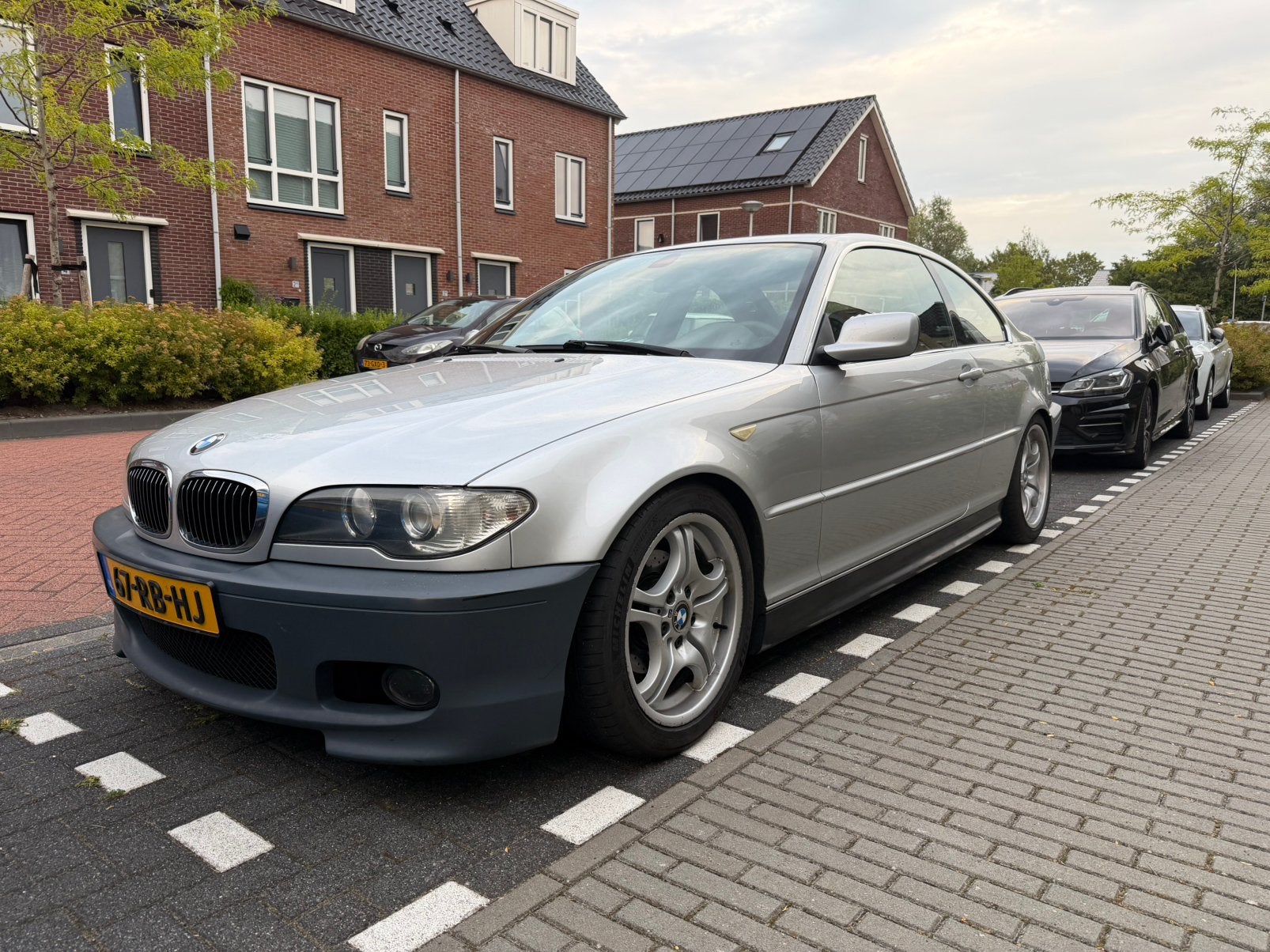 BMW 3-Serie 2.2 CI 320 Coupe 2005 Grijs, 2171 cc, Achterwielaandrijving, 1370 kg, 75 €/maand