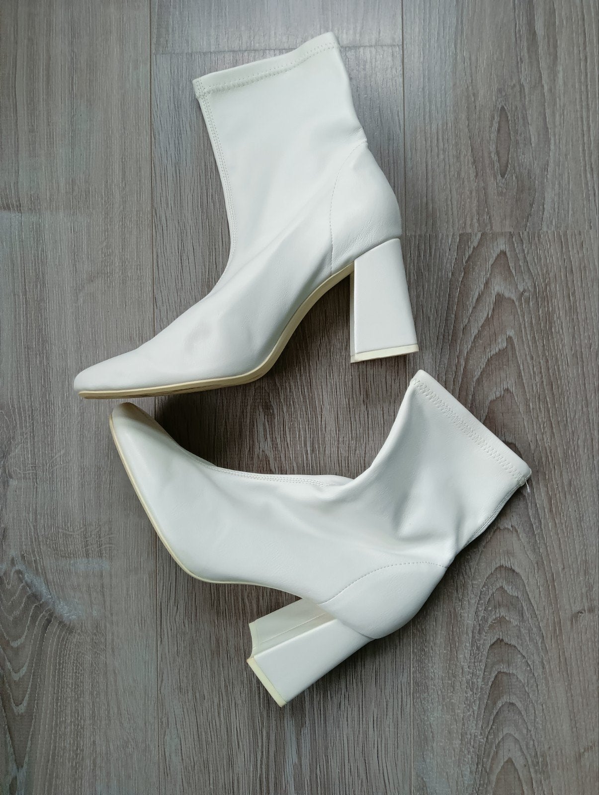 Leuke witte laarzen met hoge hak,mt 37 van Bershka, Wit, Lage of Enkellaarzen, Zo goed als nieuw, Bershka