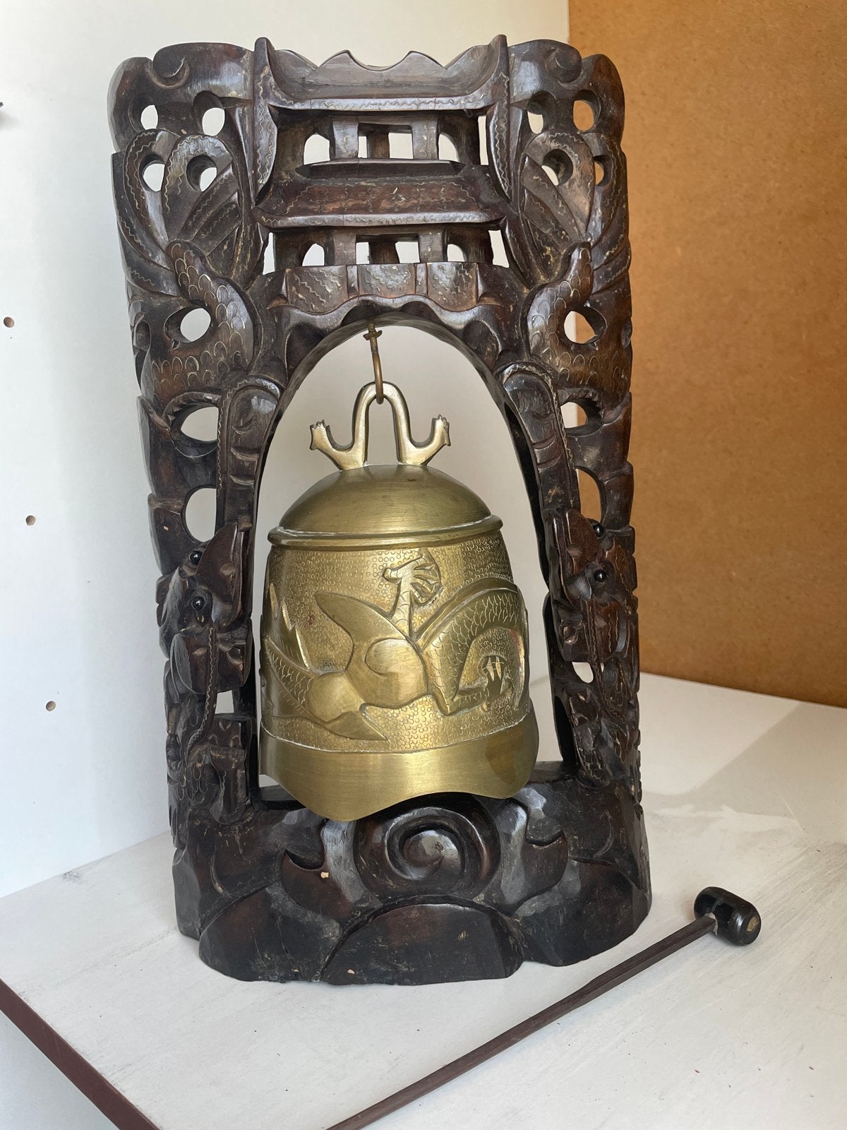 Antieke Chinese Tempelbel met Houten Standaard, Verzenden