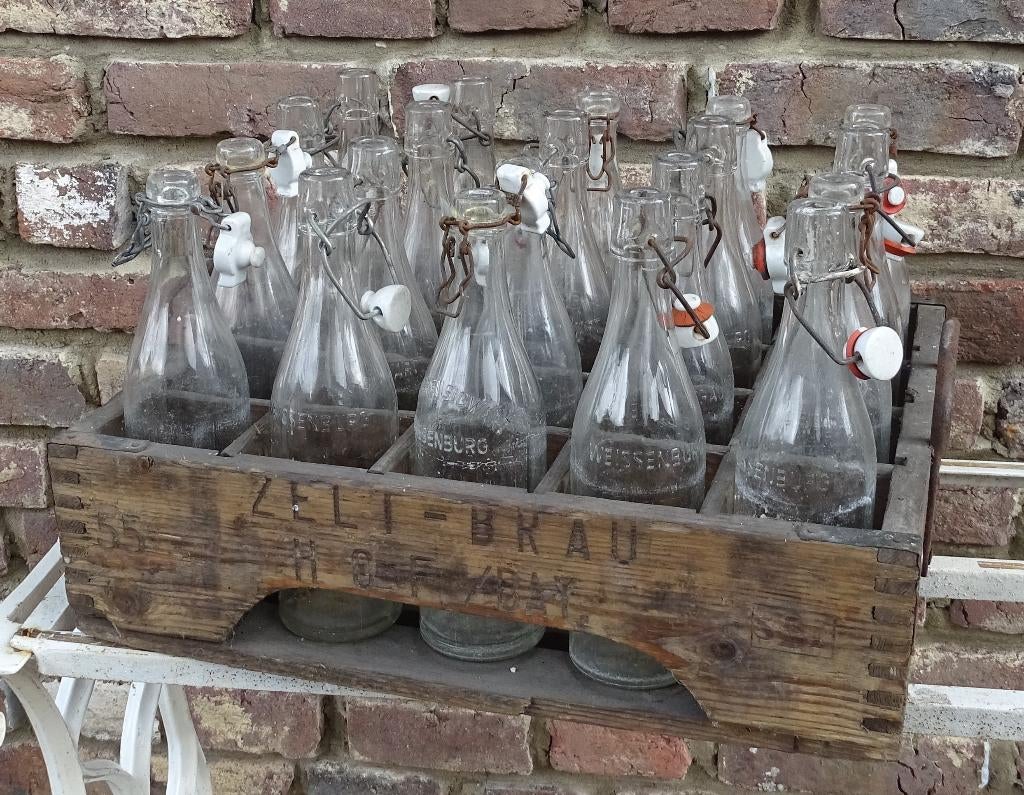 oude houten bierkrat met flessen, Ophalen