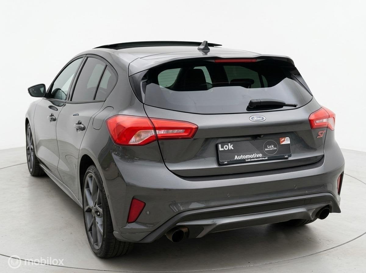 Ford Focus 2.3 EcoBoost ST-3 PANO|B&O|KEYLESS|CAMERA|280PK|, Auto's, 1408 kg, Gebruikt, Zwart, 4 cilinders