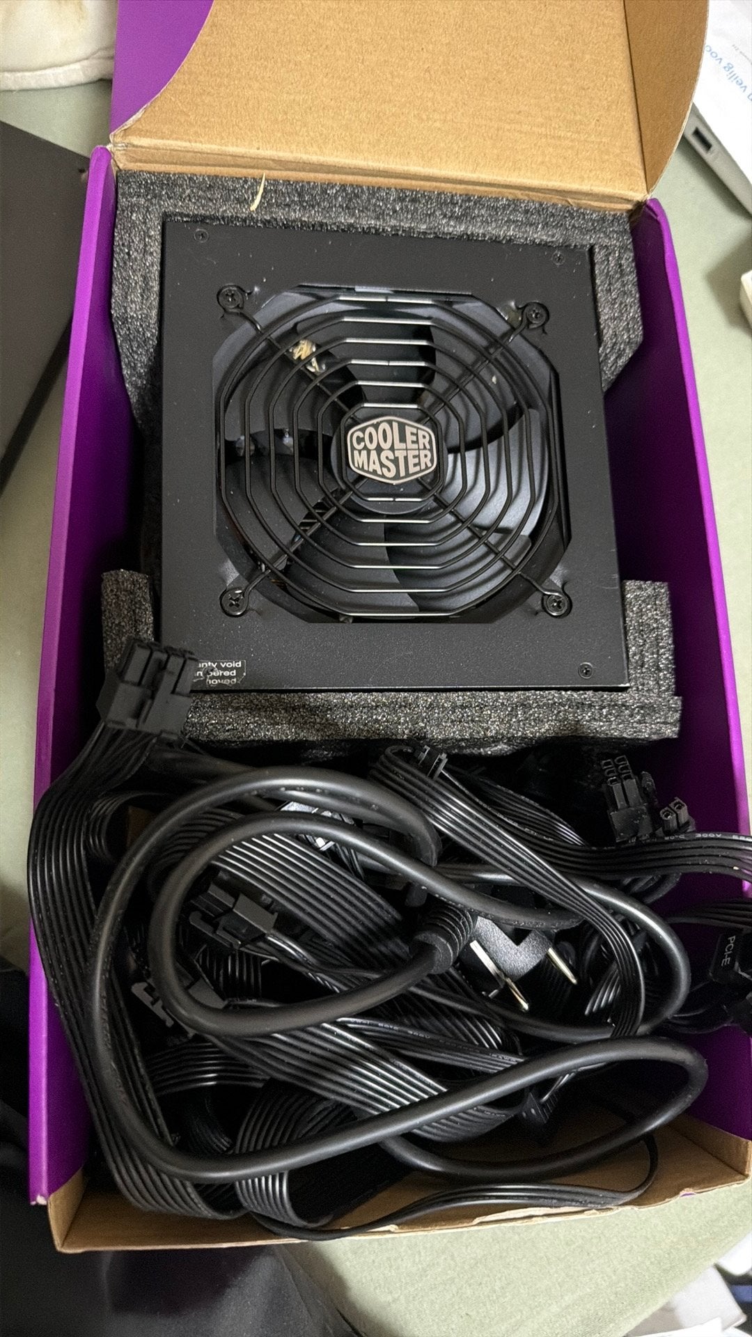 Cooler master 750 mwe gold voeding defect, Computers en Software, Interne voedingen, Ophalen of Verzenden, Zo goed als nieuw