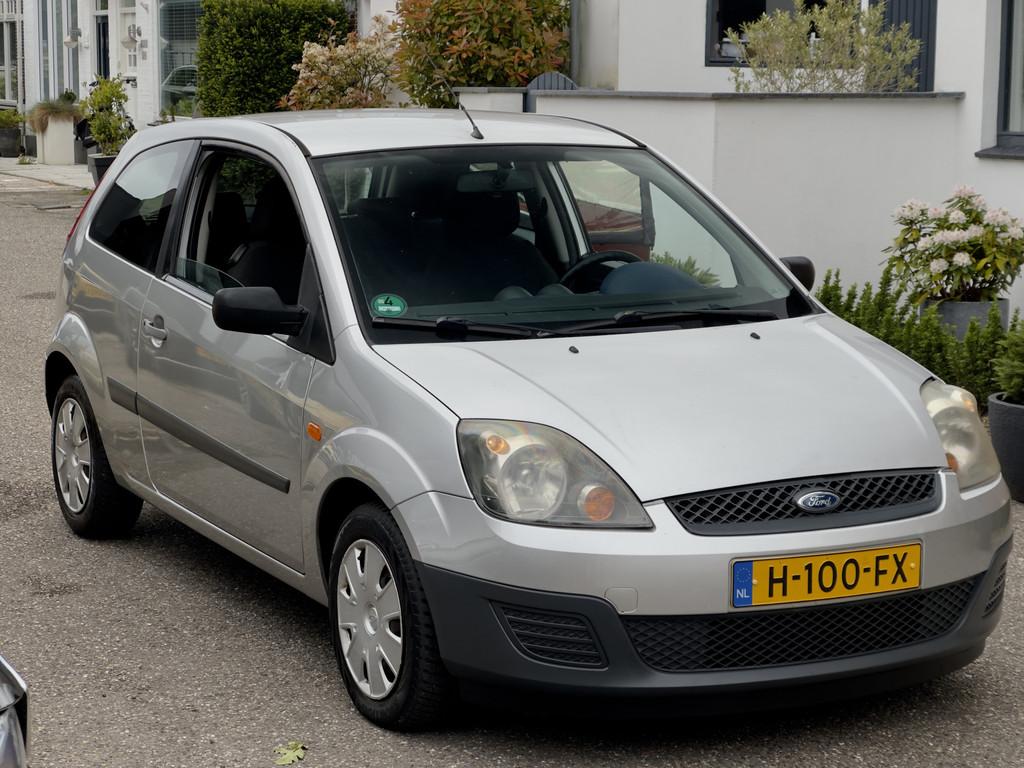 Ford Fiesta 1.3-8V CHAMPION AIRCO (bj 2006), 1299 cc, 4 cilinders, Handgeschakeld, Grijs