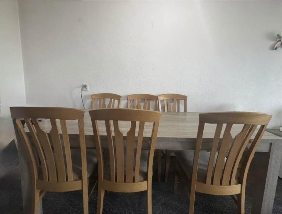 Wooden dining table with 6 chairs, Huis en Inrichting, Ophalen, Eikenhout, 50 tot 100 cm, Zo goed als nieuw