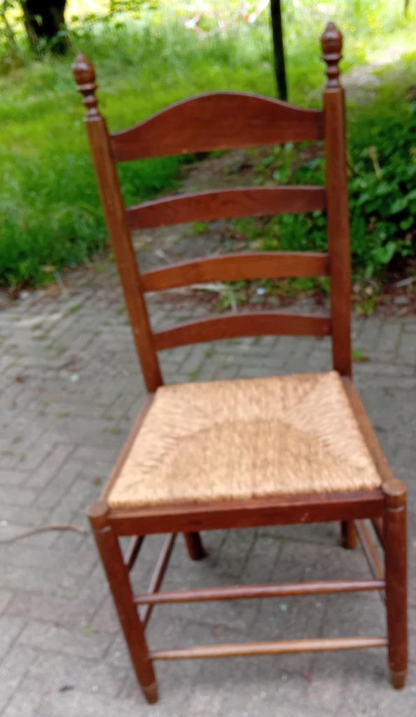 vier houten stoelen met biezen zitting, Ophalen, Gebruikt, Bruin, Hout