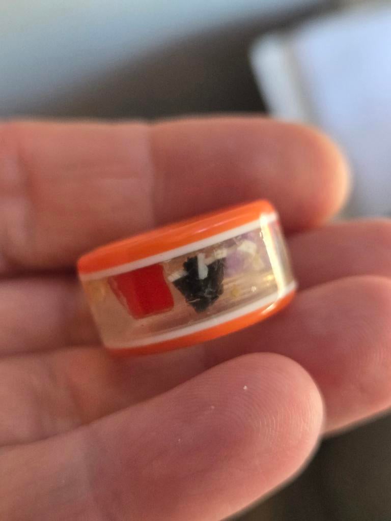 Unieke handgemaakte ring, maat 17, Sieraden, Tassen en Uiterlijk, Ringen, Kunststof, Nieuw, Oranje, Ophalen of Verzenden