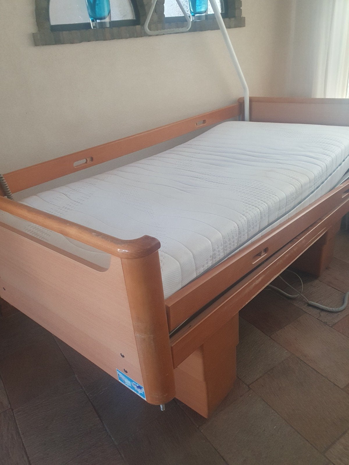 Ziekenhuisbed - Werkt perfect, 90 cm, Eenpersoons, Bruin, Ophalen of Verzenden