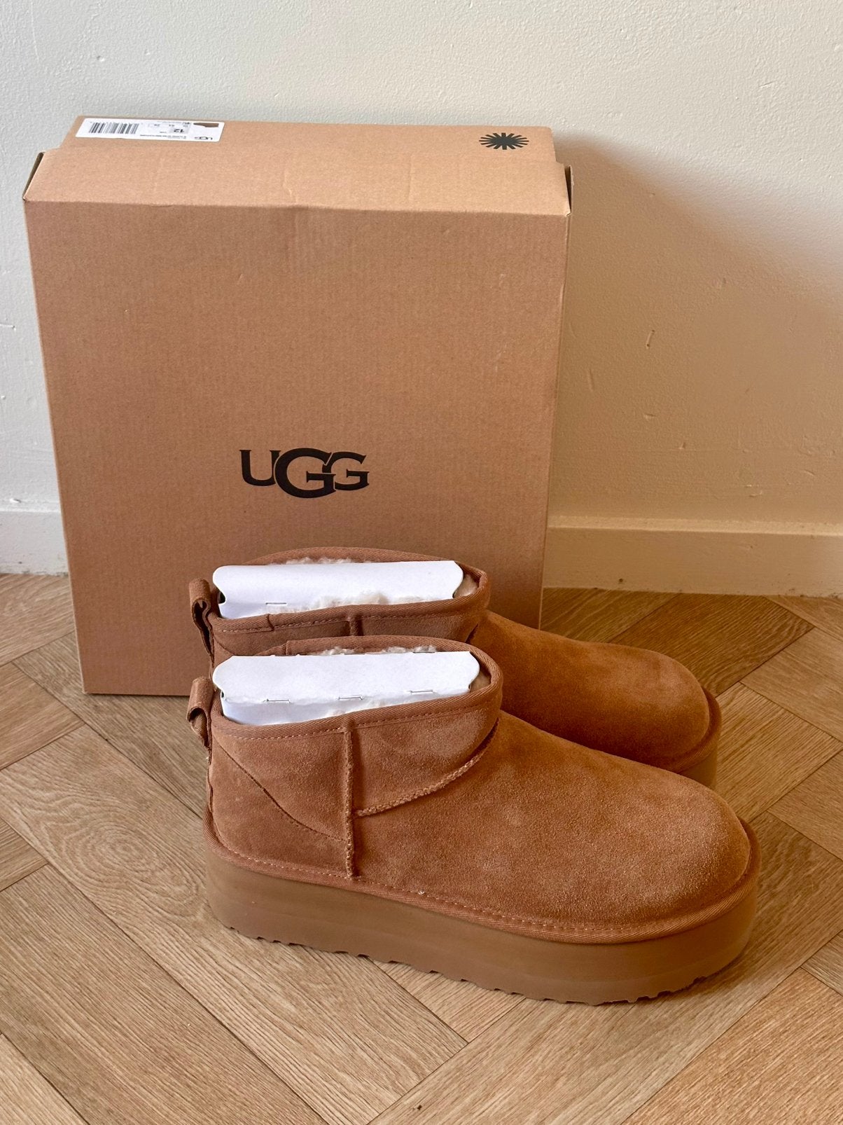 UGGS Classic ultra mini platform cognac kleur maat 43 NIEUW, Ophalen, Bruin, Lage of Enkellaarzen, Nieuw