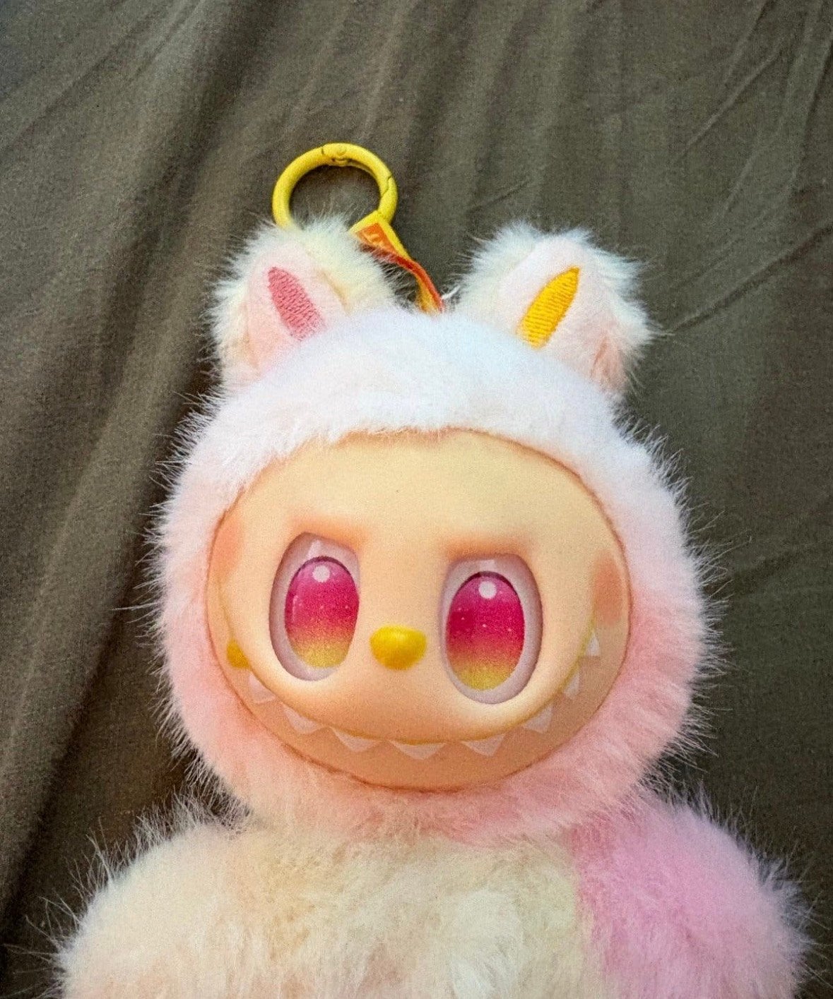 Schattige roze en gele pluche konijn sleutelhanger, Kinderen en Baby's, Ophalen of Verzenden, Met label, Roze, Klein (minder dan 20 cm)