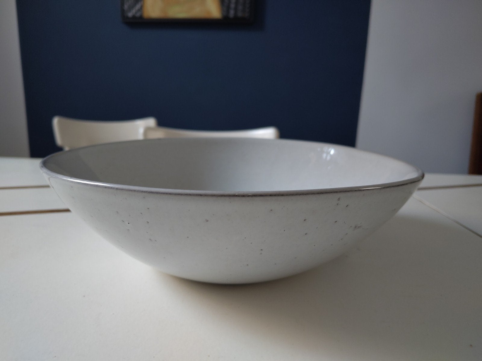 Grote witte/lichtgrijze grey glaze schaal Sissy boy, Ophalen, Porselein of Keramiek, Schaal, Rond