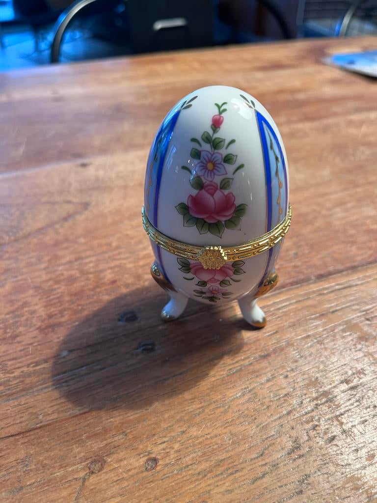 Russisch Fabergé-ei Replica - Porselein met Doosje, Antiek en Kunst, Antiek | Porselein, Ophalen of Verzenden