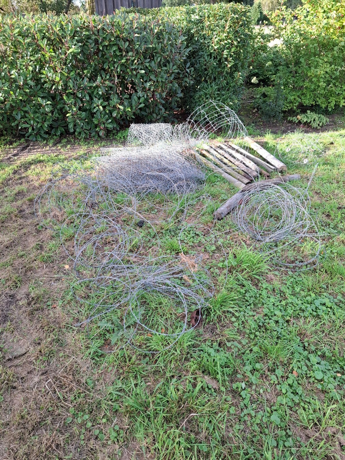 Prikkeldraad gebruikt diverse stukken totaal circa 200m/250m, Tuin en Terras, Ophalen, Gebruikt, 20 meter of meer, Draad