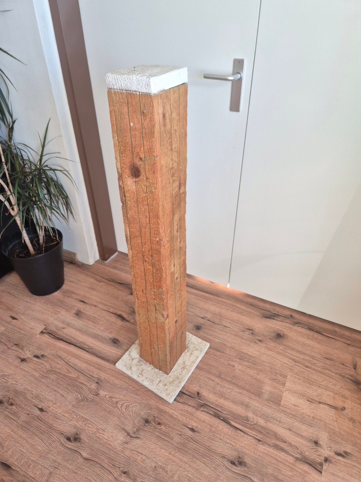 Robuuste houten sokkel van steigerhout - 115 cm hoog, Huis en Inrichting, Ophalen, Hout, Gebruikt, Bruin