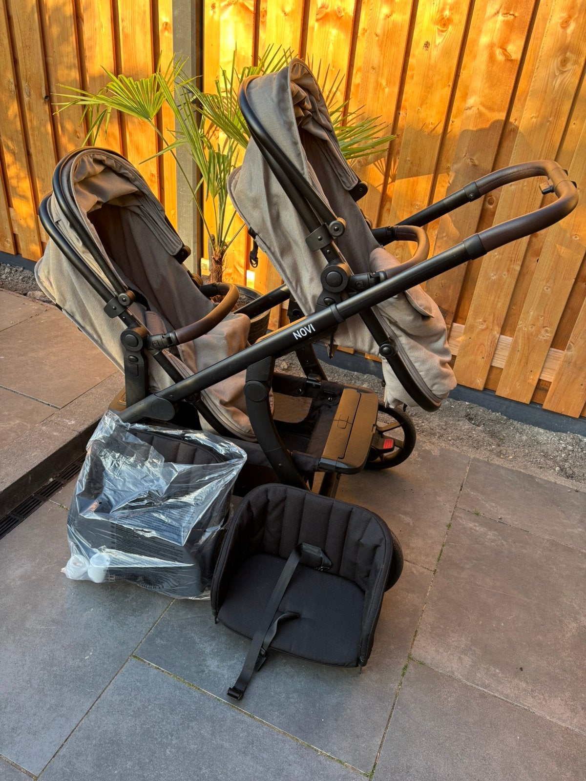 Kinderwagen + peuter zitje, Kinderen en Baby's, Tweelingen en Meerlingen, Ophalen, Zo goed als nieuw, Kinderwagen of Buggy