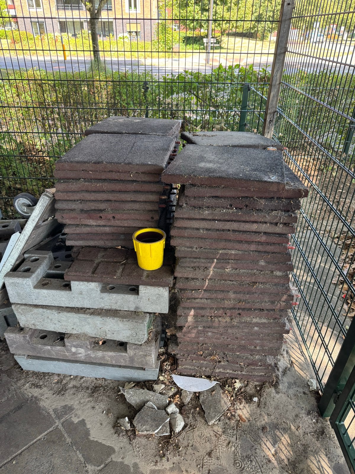 Gebruikte rubberen tegels voor terras of speelplaats, Tuin en Terras, Ophalen, Gebruikt, Rubber, 10 m² of meer