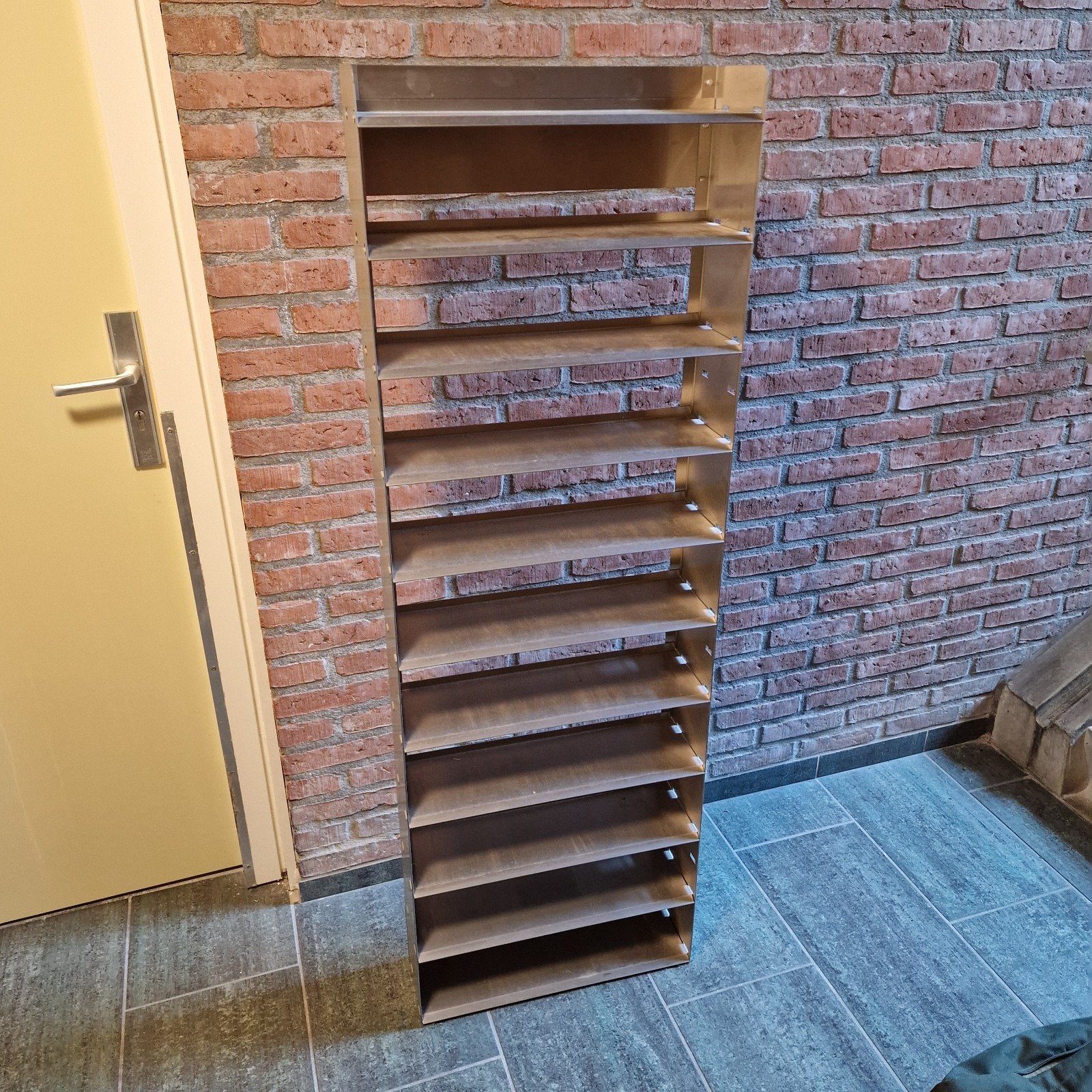 Metalen opbergrek / schoenenrek, Ophalen