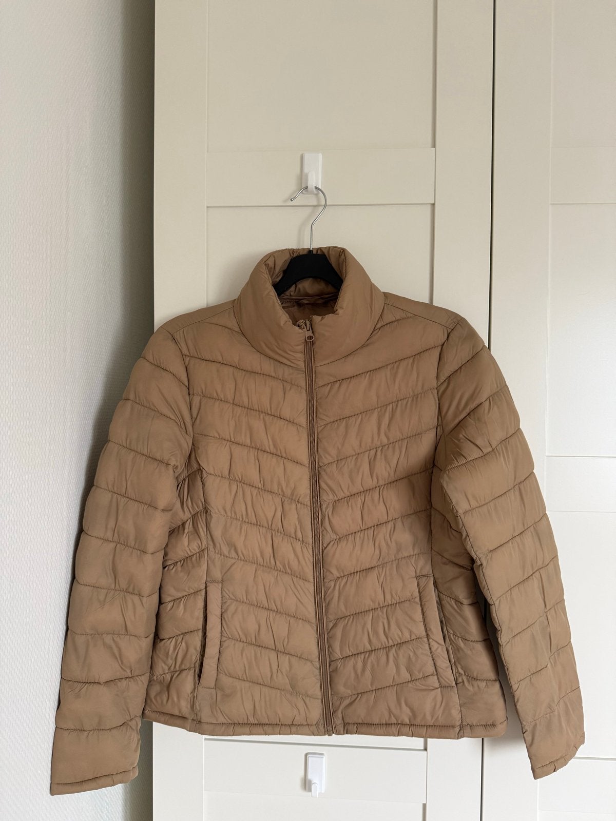 Vila gewatteerde jas maat 38, Ophalen of Verzenden, Zo goed als nieuw, Maat 38/40 (M), Beige