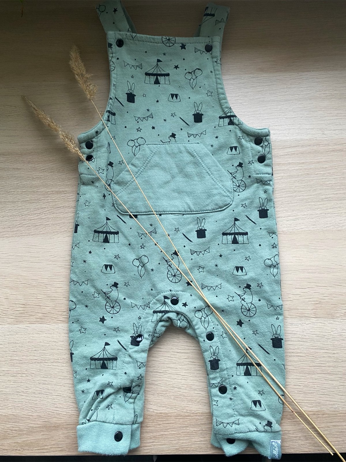 Jollein Baby Salopette Groen met Circusprint Maat 62/68, Kinderen en Baby's, Babykleding | Maat 62, Ophalen of Verzenden, Zo goed als nieuw