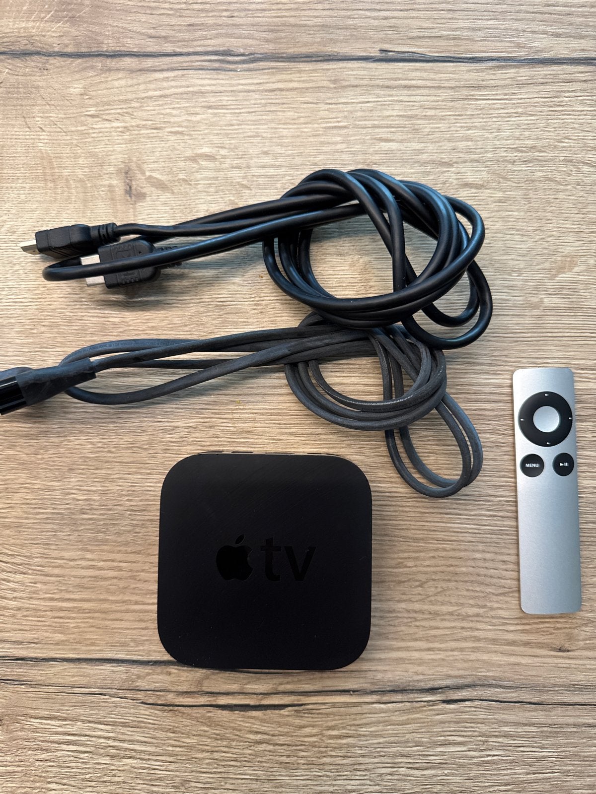 Apple TV met afstandsbediening en kabels, Ophalen of Verzenden, Zo goed als nieuw, HDMI, Zonder harde schijf