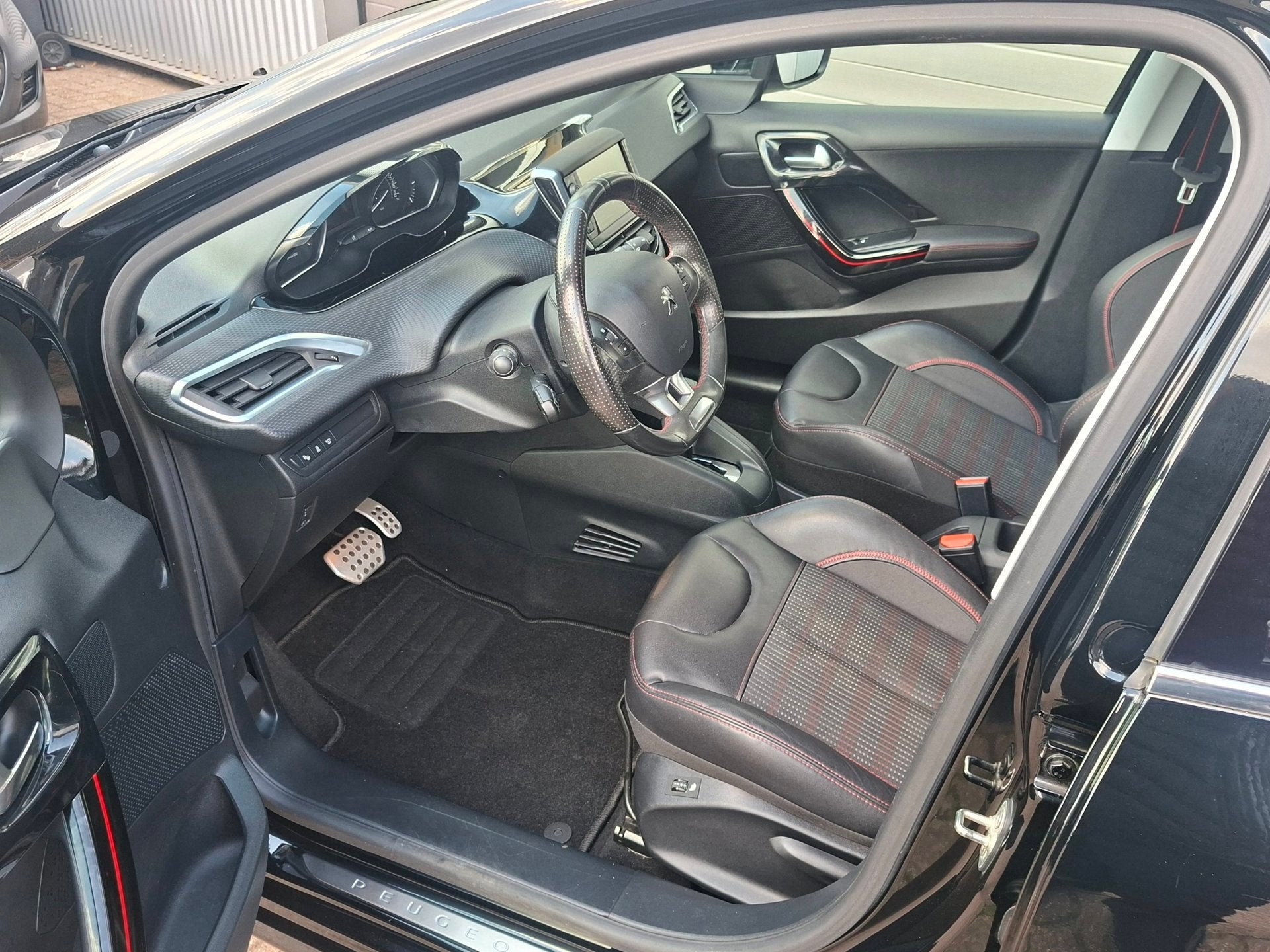 Foto 6 van Peugeot 208 Automaat Camera GT-Line Leer Navi Trekhaak