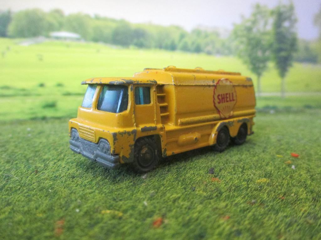 +/- 1:100 Guy Warrior Shell - Husky Nr. 37 met hoekige tank, Ophalen of Verzenden, Gebruikt, Auto