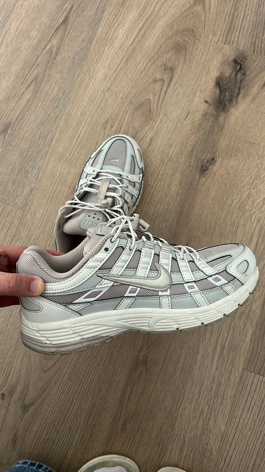 Nike P6000 - maat 36.5 - grey/ecru, Kleding | Dames, Ophalen of Verzenden, Grijs, Sneakers of Gympen, Zo goed als nieuw