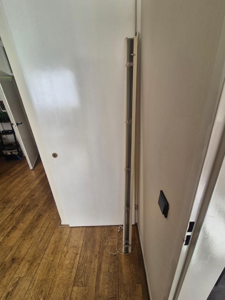 Gratis Luxaflex jaloezie 180 cm breed, inclusief bevestiging, Ophalen, 150 tot 200 cm