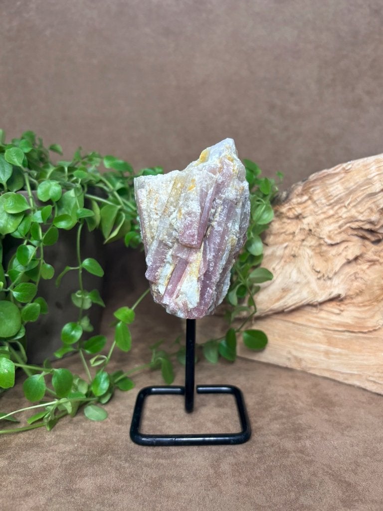 Rubeliet, roze toermalijn op standaard, Verzamelen, Mineralen en Fossielen, Ophalen of Verzenden, Mineraal