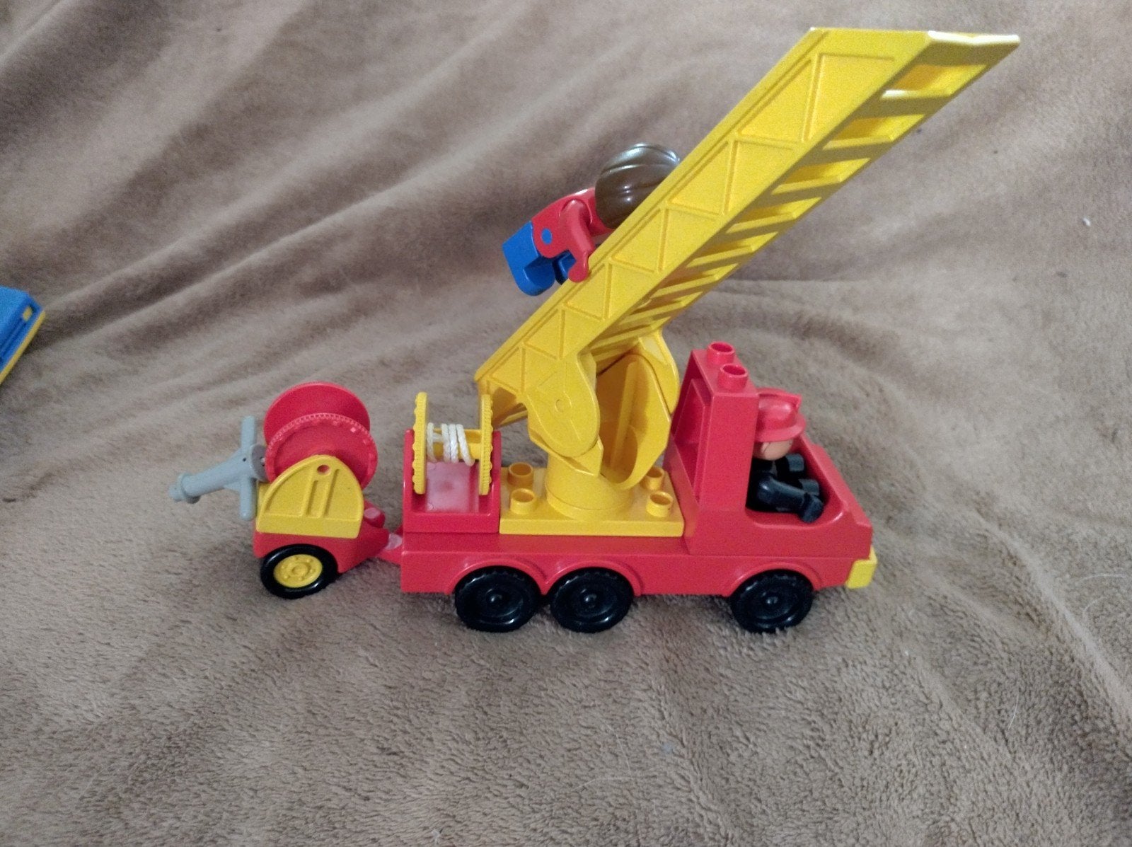 Vintage Abrick Brandweerwagen met aanhanger en figuren, Ophalen of Verzenden