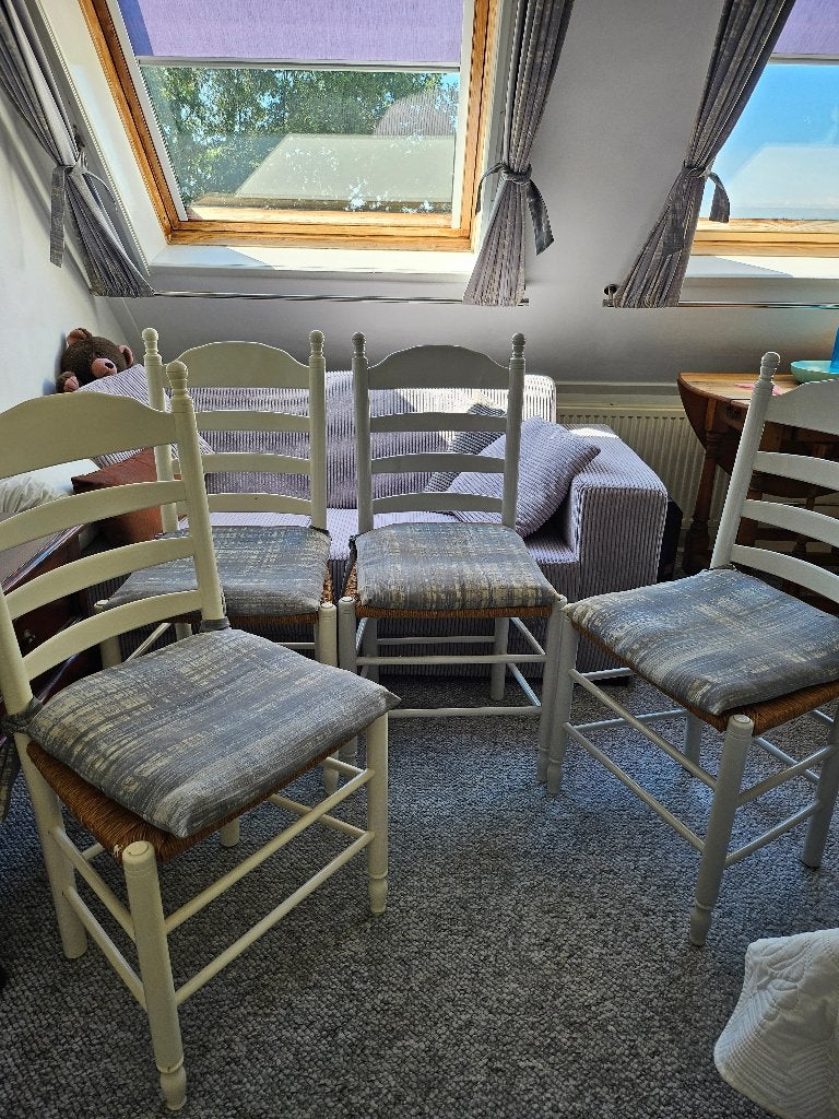 4 rieten eetkamerstoelen met kussen, Ophalen, Gebruikt, Wit, Hout