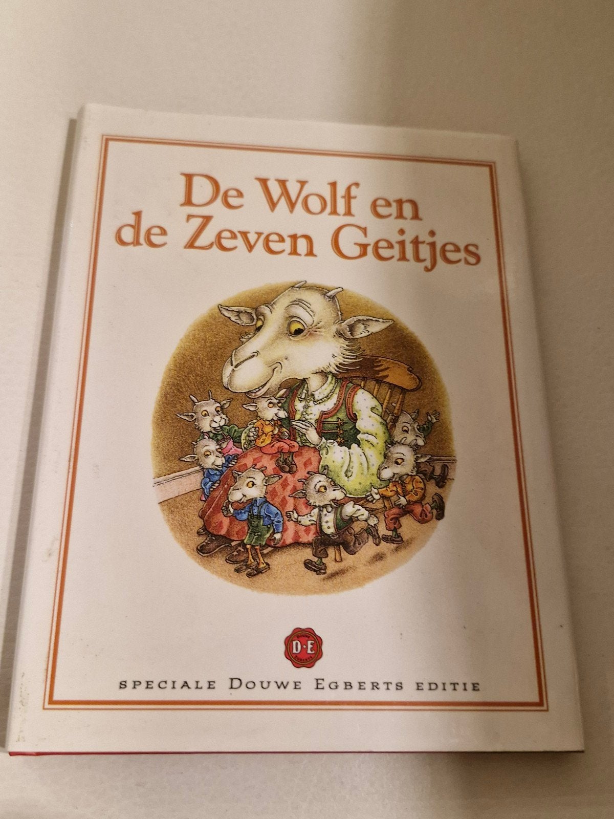De Wolf en de Zeven Geitjes - Douwe Egberts Editie, Boeken, Ophalen of Verzenden, Zo goed als nieuw, Gebroeders Grimm