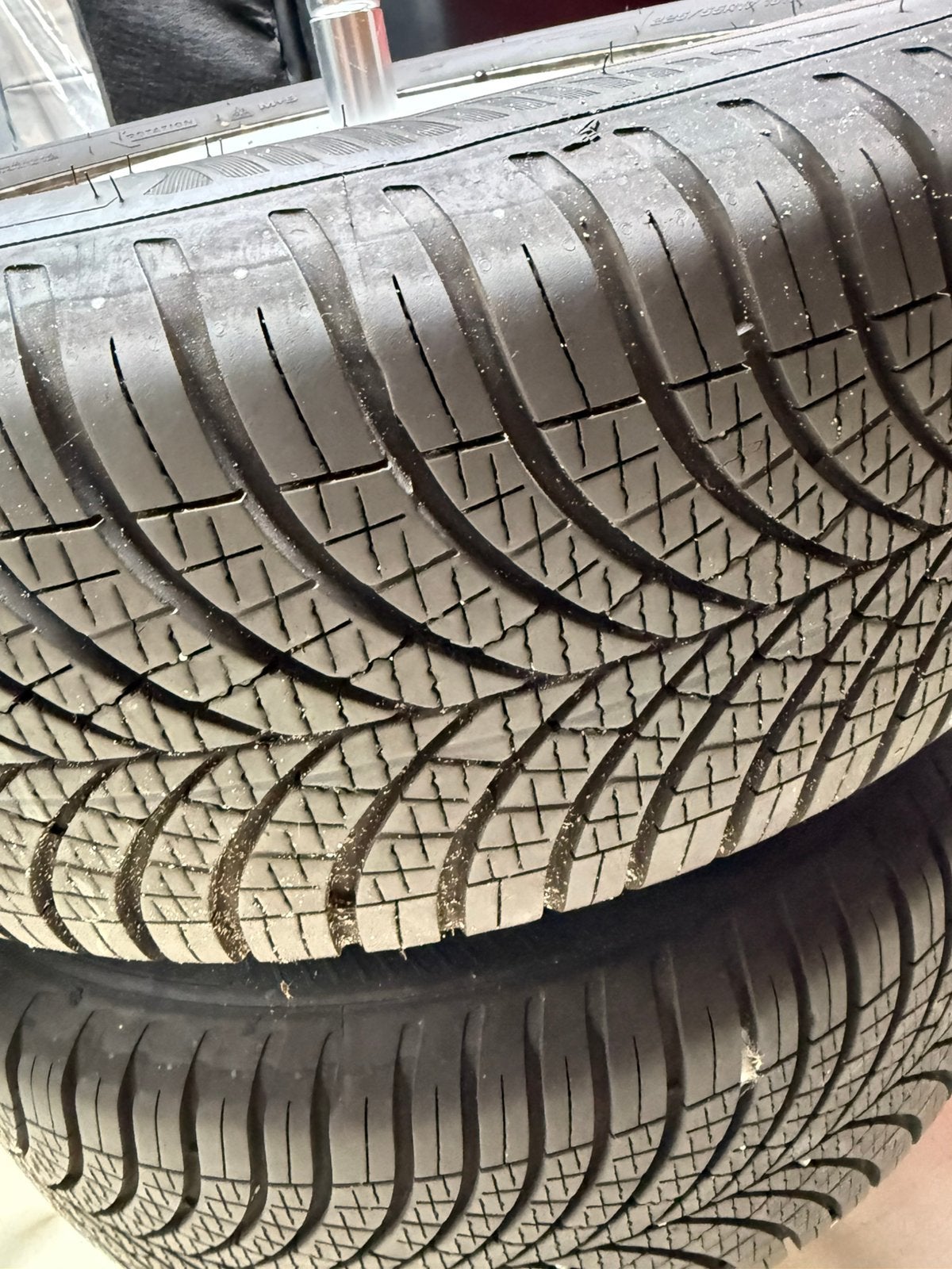 4 Vito wielen met banden. 2 Goodyear banden goed. 2 op, Ophalen, Bestelwagen, Zomerbanden, Band(en)