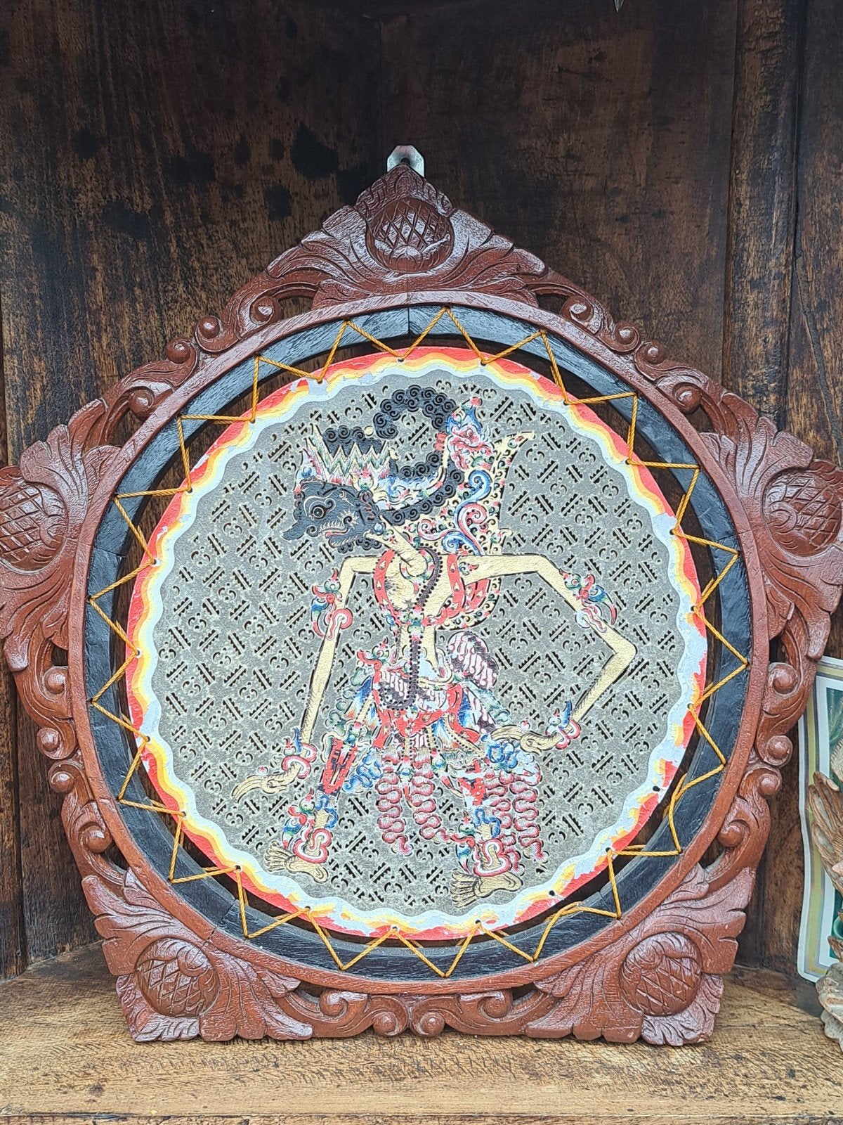 Wayan Kulit Indonesisch Schilderij in Houten Lijst, Schilderij, Bruin, Ingelijst, Indonesië