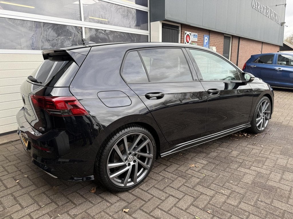 Volkswagen Golf 1.5 eTSI R-Line ACC/VIRTUEEL *ALL-IN PRIJS*, 12 maanden, 4 cilinders, Leder en Stof, Zwart