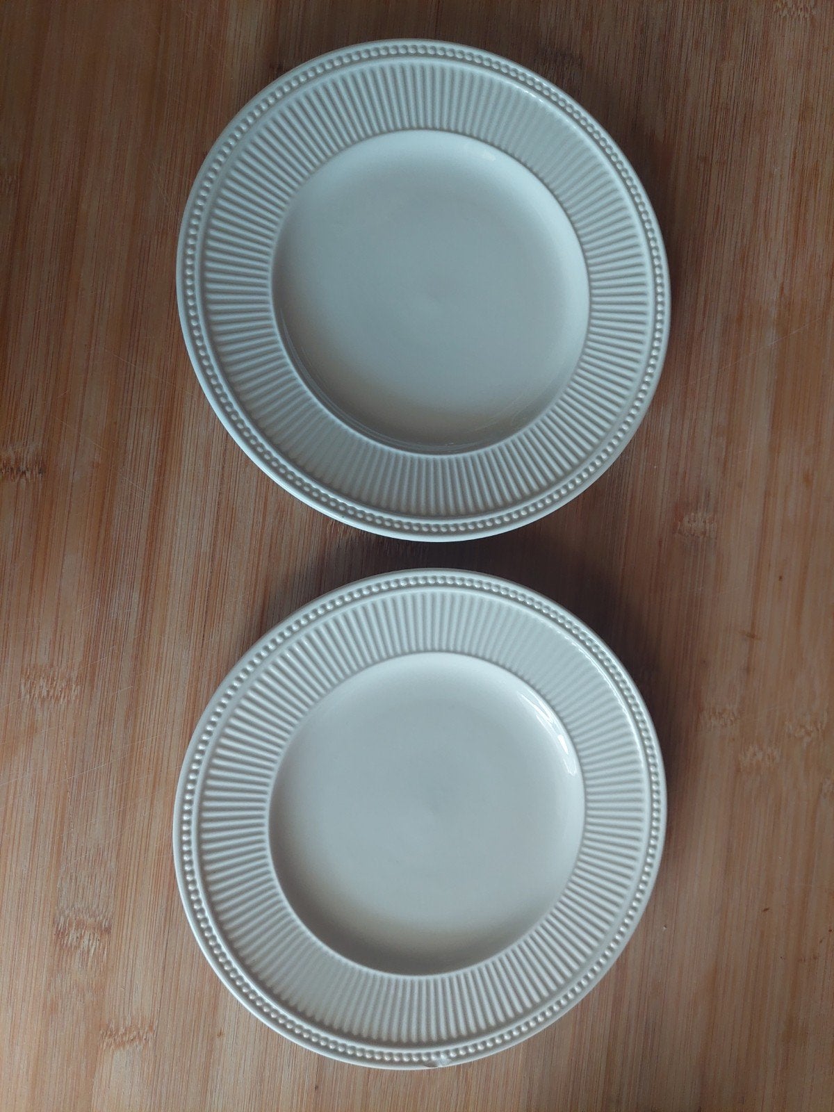 2 Wedgwood Windsor gebaksbordjes - Ø 18.5 cm, Klassiek, Ophalen of Verzenden, Zo goed als nieuw, Bord(en)