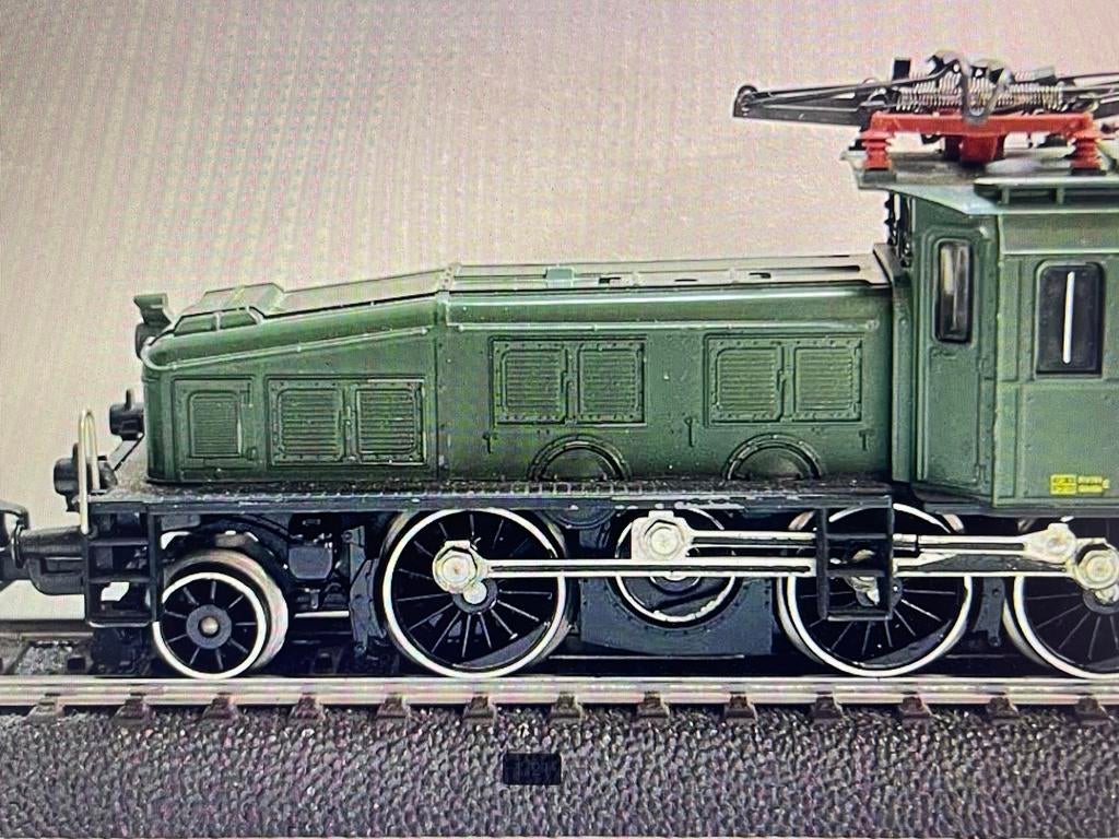 * NIEUWSTAAT * Märklin 3056 * KROKODIL * DIGITAAL * 8-DIPS *, Hobby en Vrije tijd, Modeltreinen | H0, Wisselstroom, Locomotief
